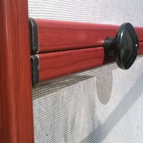 Plase antiinsecte pentru usi cu trafic intens