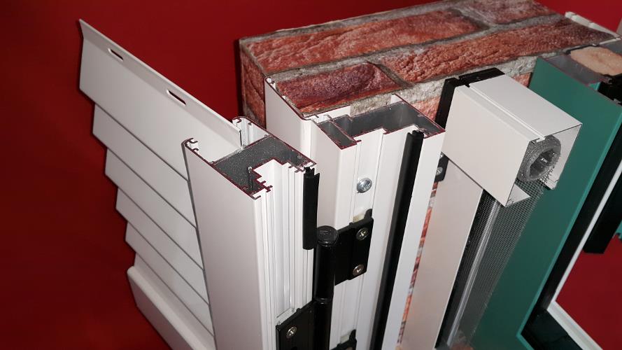 Pliere oblon pe perete