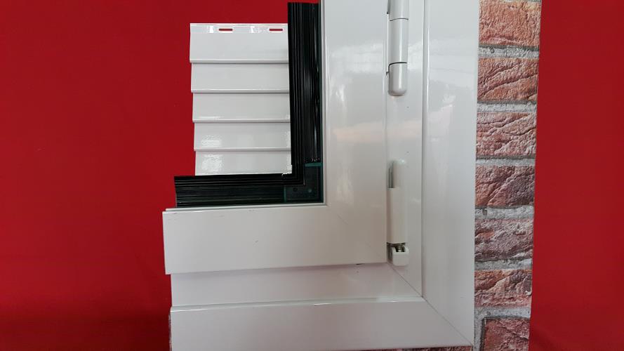 Fereastra aluminiu cu pervaz