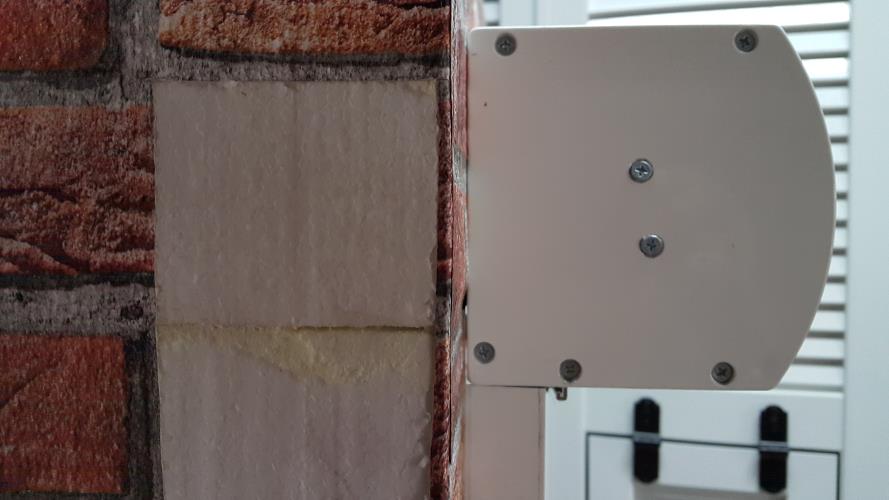 JVS Rulou deasupra ferestrei