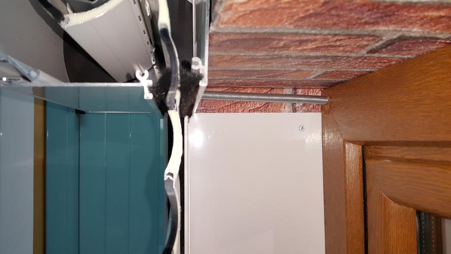 Snur actionare protejat cu arc